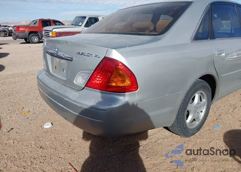 2000 Toyota Avalon Xl z USA, uszkodzony, nr VIN 4T1BF28B3YU020493